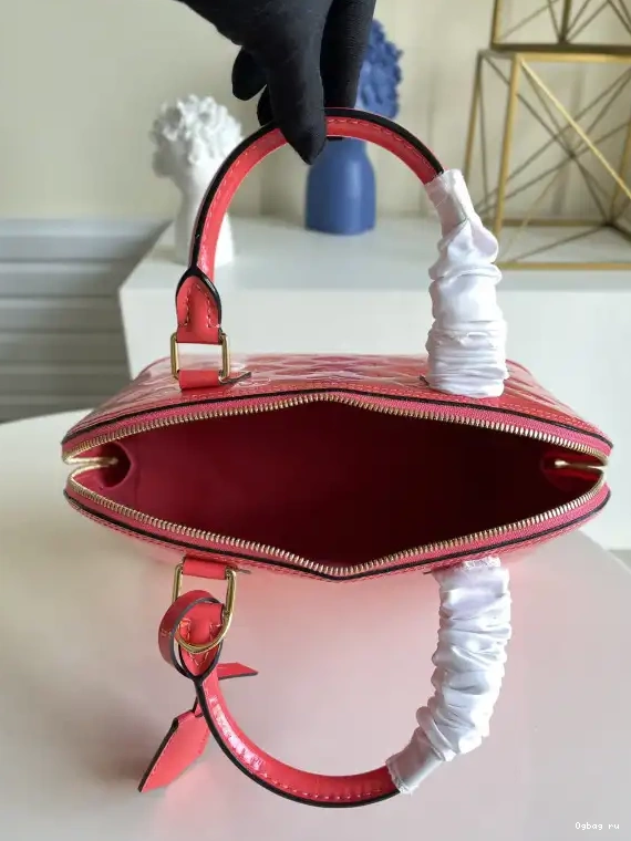 VUITTON LOUIS ALMA PM 0703